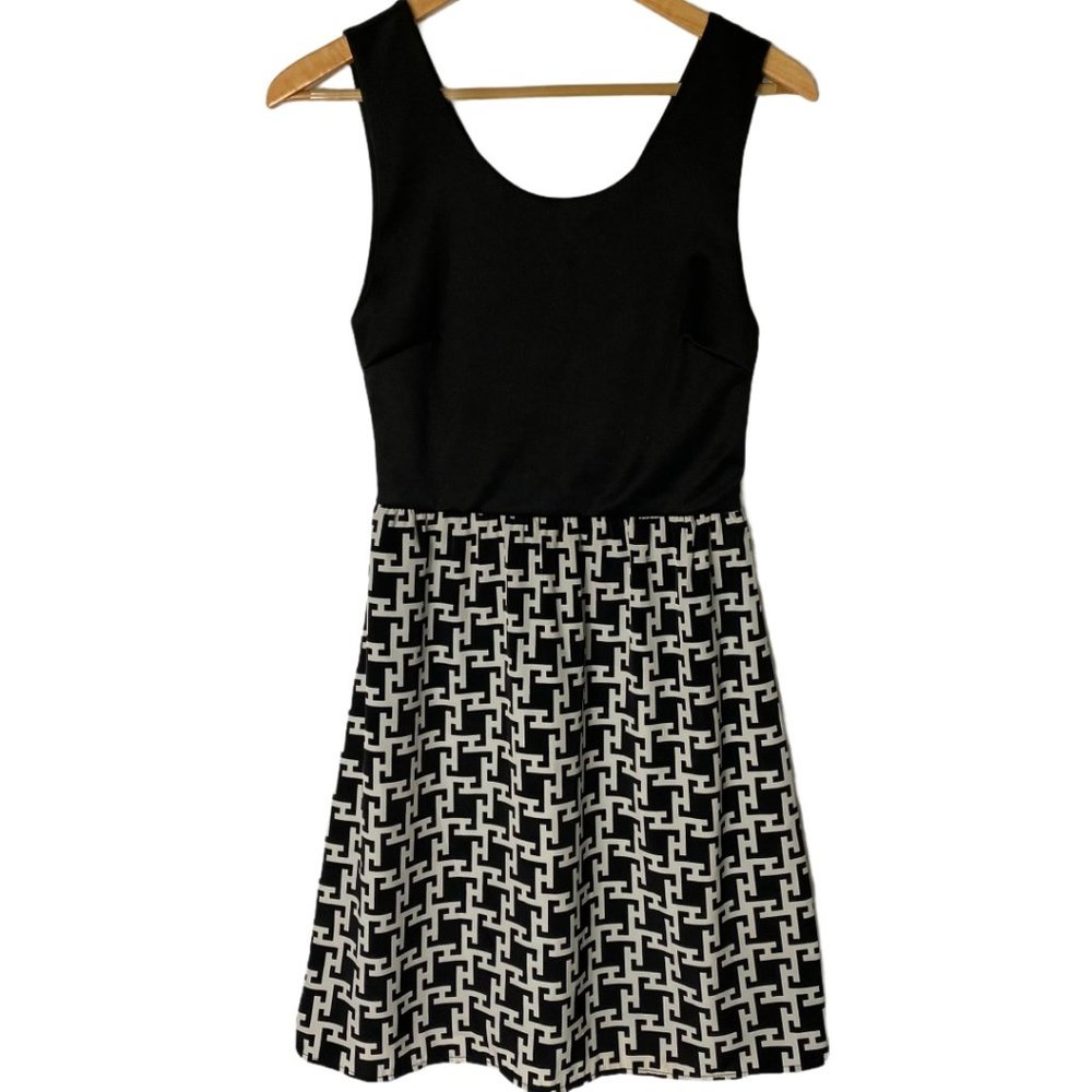 41 Hawthorn | Black  White Geometric Dress Small